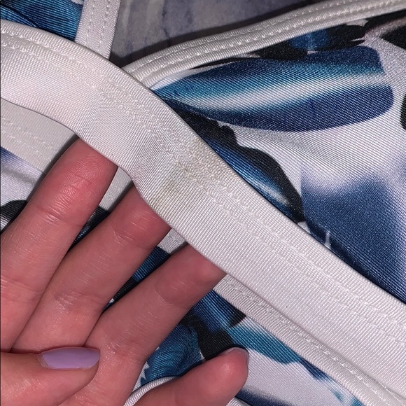 Bikini - Picture 2 of 2